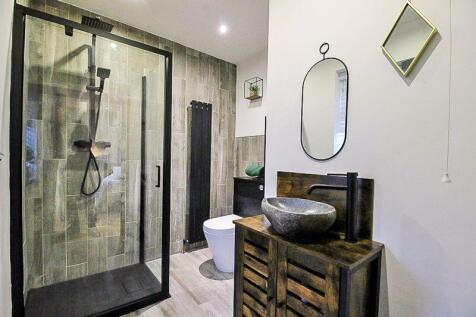 ENSUITE SHOWER ROOM