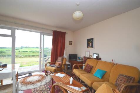 Lounge with views over the communal grounds