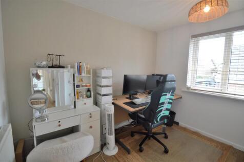 Bedroom 2.JPG