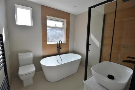 Bathroom.JPG