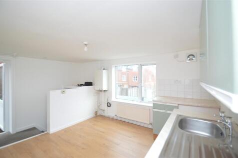 105a Lounge/ kitchenette