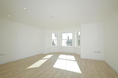 Lounge3.jpg