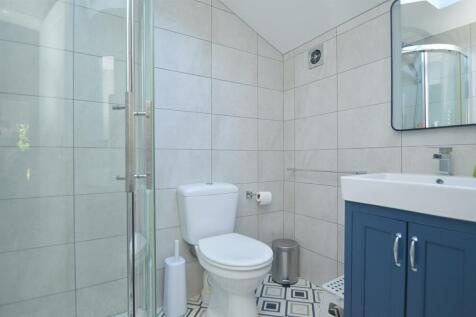 resizedShowerRoom.jpg