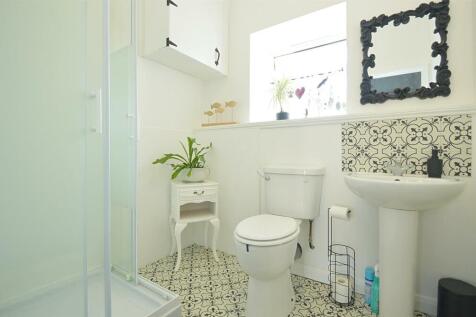 resizedShowerRoom.jpg