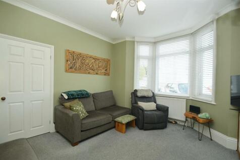 resizedLounge3.jpg