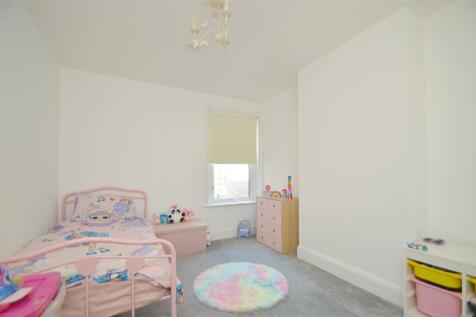Bed2.jpg