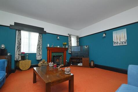 resizedLounge1.jpg