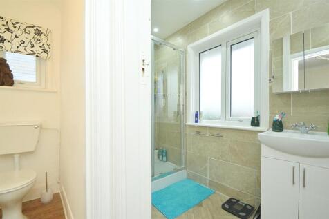 resizedShowerRoom.jpg