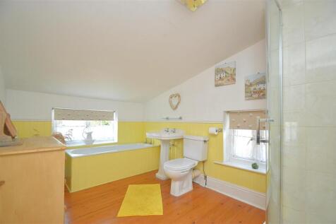 Bathroom1.jpg