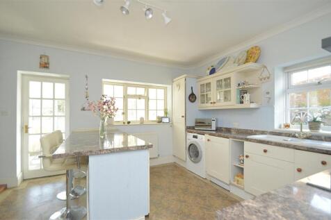 Kitchen1.jpg