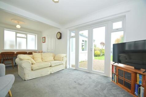 resizedSittingRoom2.jpg