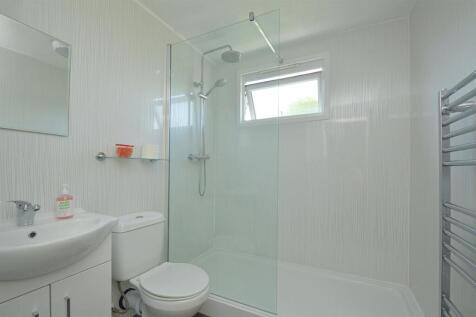 resizedShowerRoom.jpg