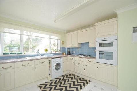 Kitchen2.jpg