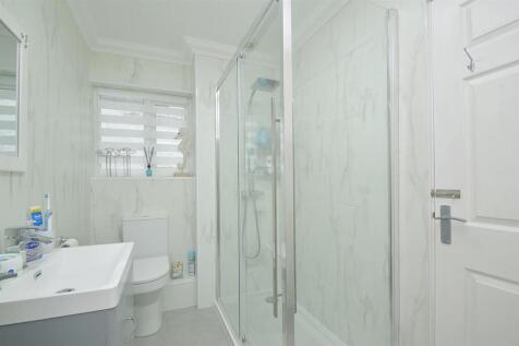resizedShowerRoom.jpg