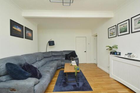 resizedLounge3.jpg