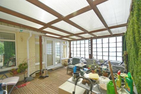 resizedCoveredPatio.jpg