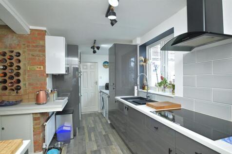 resizedKitchen1.jpg