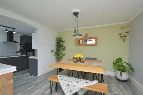 resizedDiningArea.jpg