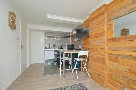 resizedAnnexeLoungeKitchen2.jpg