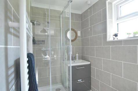 resizedAnnexeShowerRoom.jpg