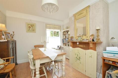 resizedDiningRoom.jpg