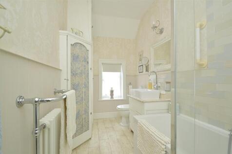 resizedBathroom2.jpg