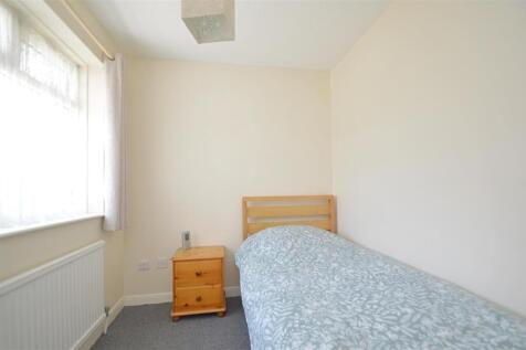 Bed2.jpg