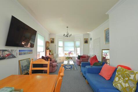 resizedLoungeDiner1.jpg