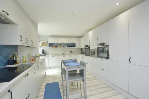 resizedKitchen1.jpg