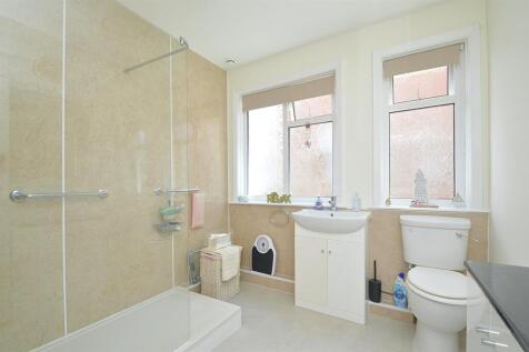resizedShowerRoom.jpg