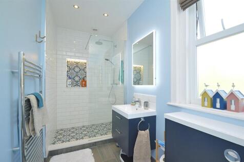 resizedShowerRoom.jpg