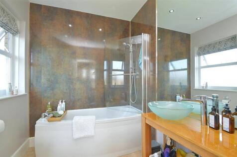 resizedEnSuite.jpg