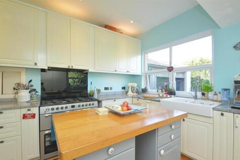 resizedKitchen1.jpg