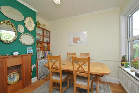resizedDiningRoom.jpg