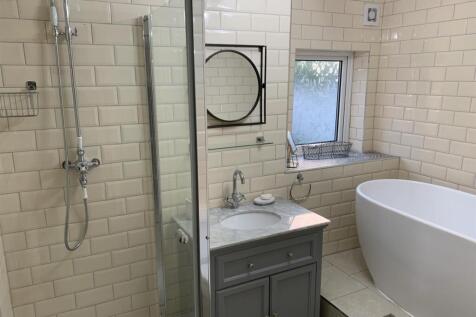 Bathroom1.JPEG