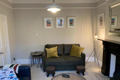Lounge1.JPEG