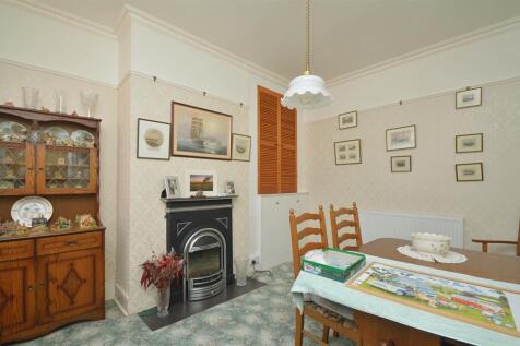 resizedDiningRoom.jpg
