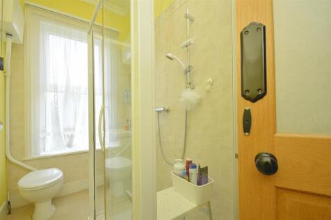 resizedShowerRoom.jpg