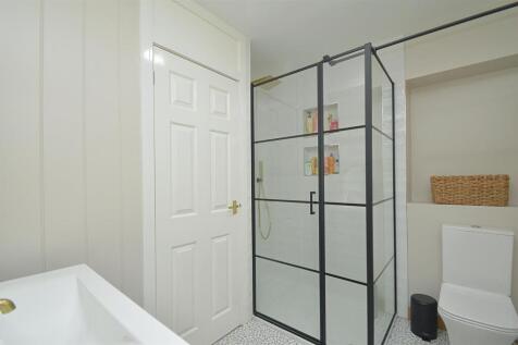 resizedEnSuite.jpg