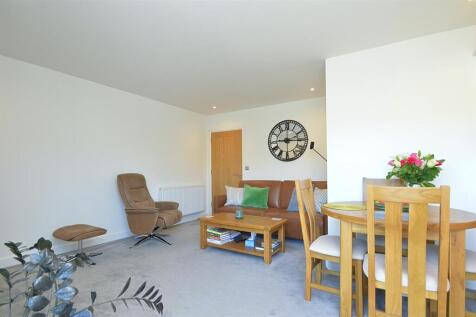 resizedLounge1.jpg