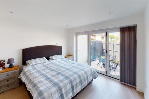 2-Wishing-Well-Close-Bedroom.jpg