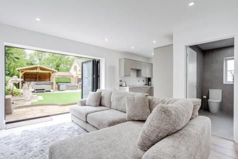 Living Room/Kitchen