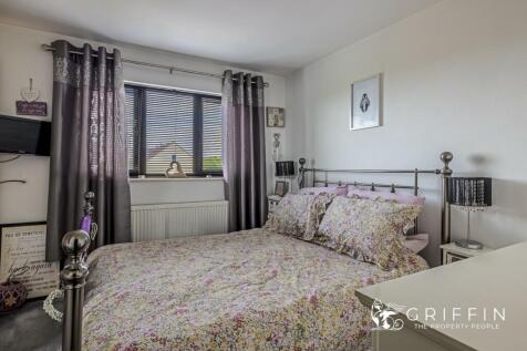 Bedroom 1.jpg