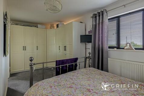 Bedroom 1 3rd.jpg