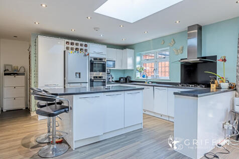 Kitchen &amp; Dining