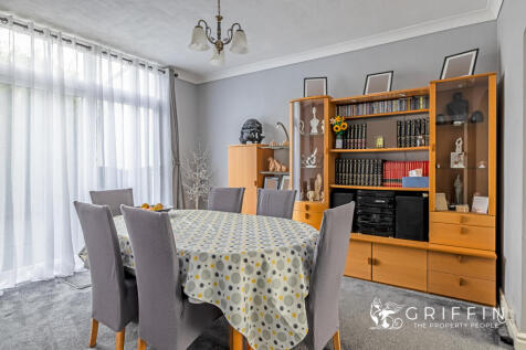Lounge &amp; Dining
