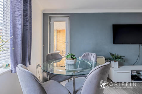 Lounge &amp; Dining