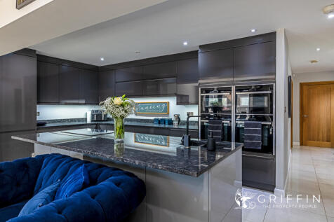 Kitchen &amp; Dining