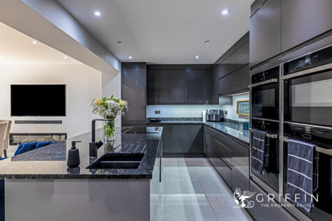 Kitchen &amp; Dining