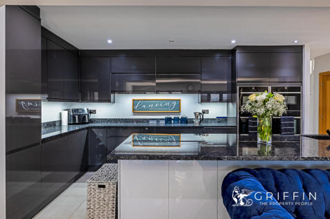 Kitchen &amp; Dining